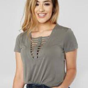 Red by BKE Gray Caged Neck Short Sleeve T-Shirt